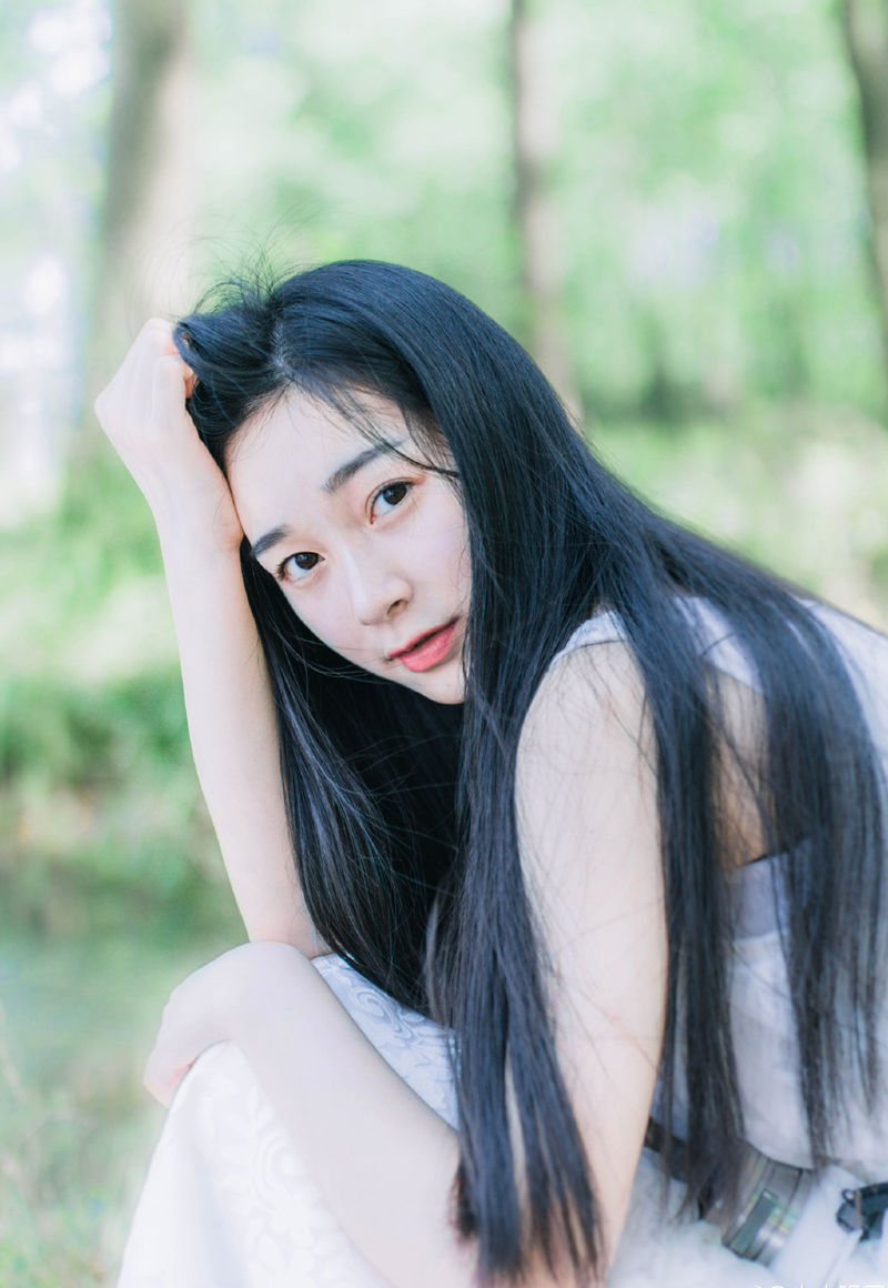 “见过孟达将军。”房间里，哪里有什么刘璋和刘璝夫人的影子，却见一男一女两人见到孟达之后，站起身来，抱了抱拳：“不知事情如何？”